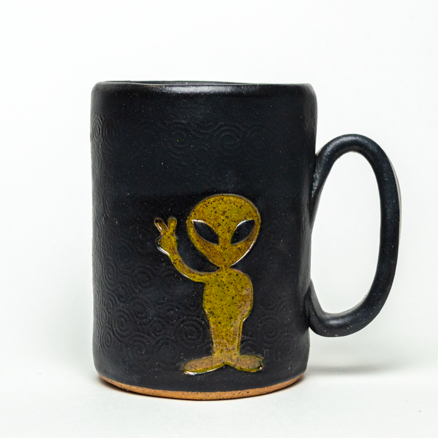 Alien on Matte Black 14oz Mug – White Squirrel Clayworks